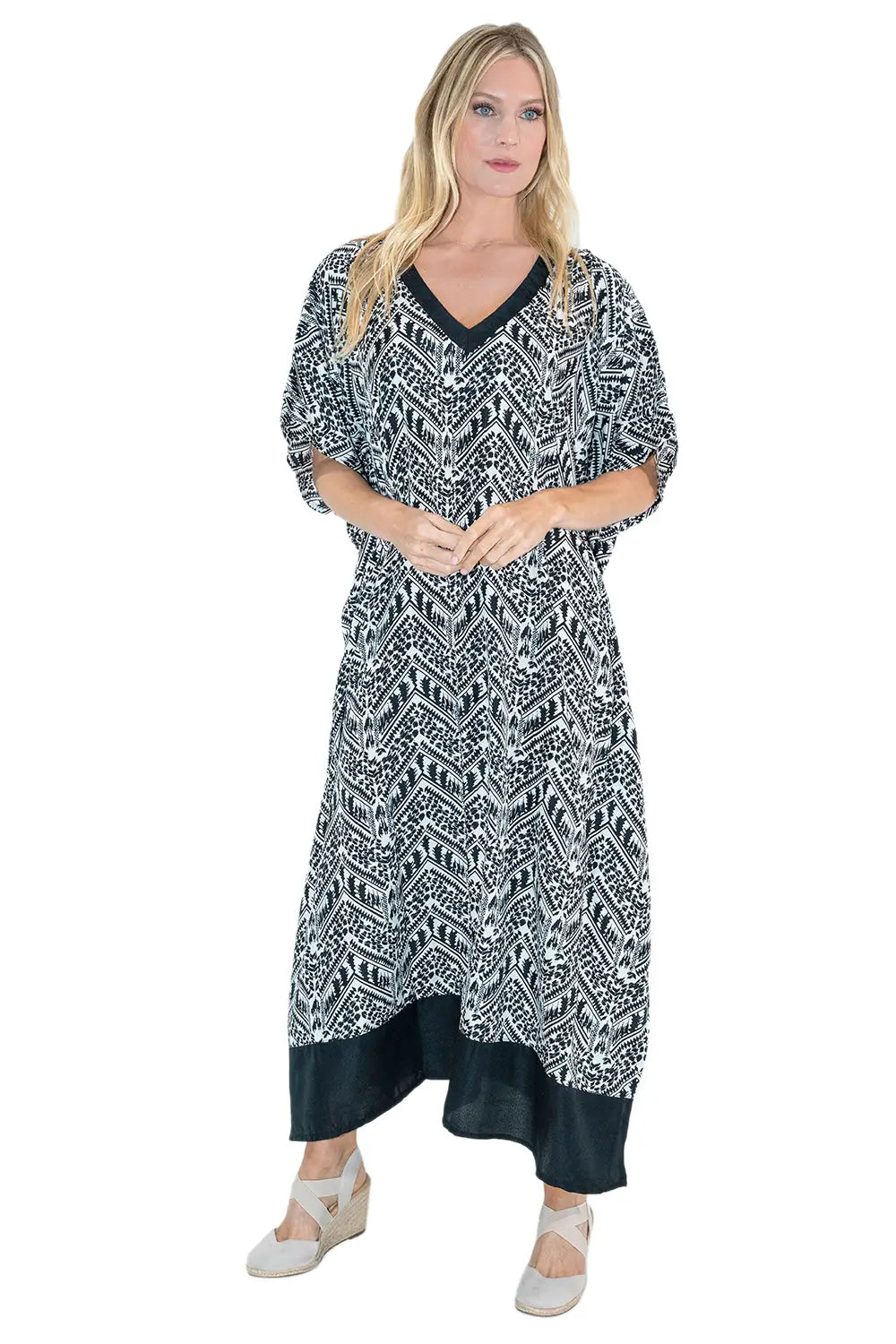 Black & White Geometric Print Polyester Kaftan Dress with Side Slits